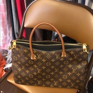 Louis Vuitton Pallos Tote with black details